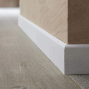Les plinthes blanches